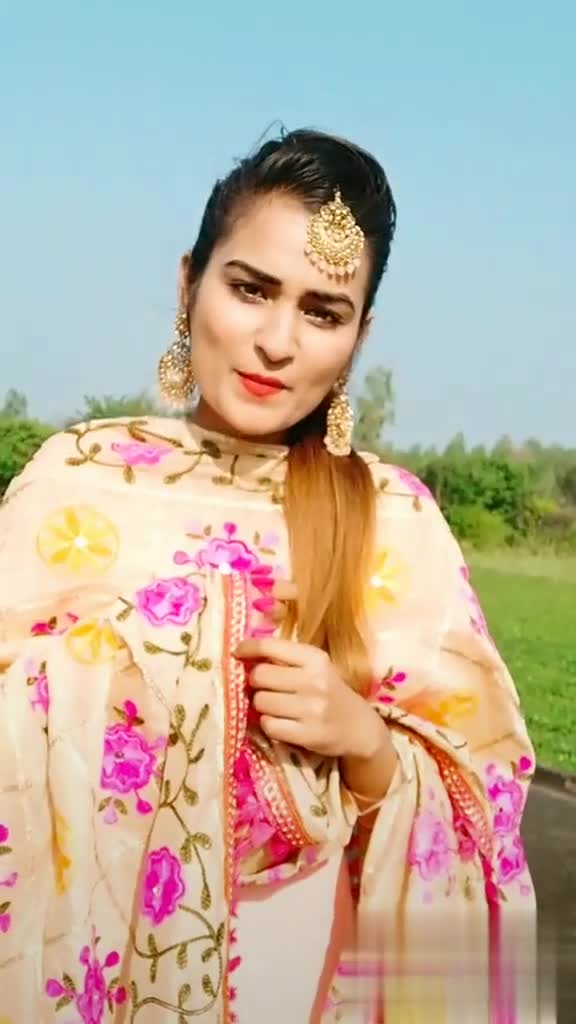 Tik Tok Star Punjabi Girl Video Kaur Sharechat Funny Romantic Videos Shayari Quotes