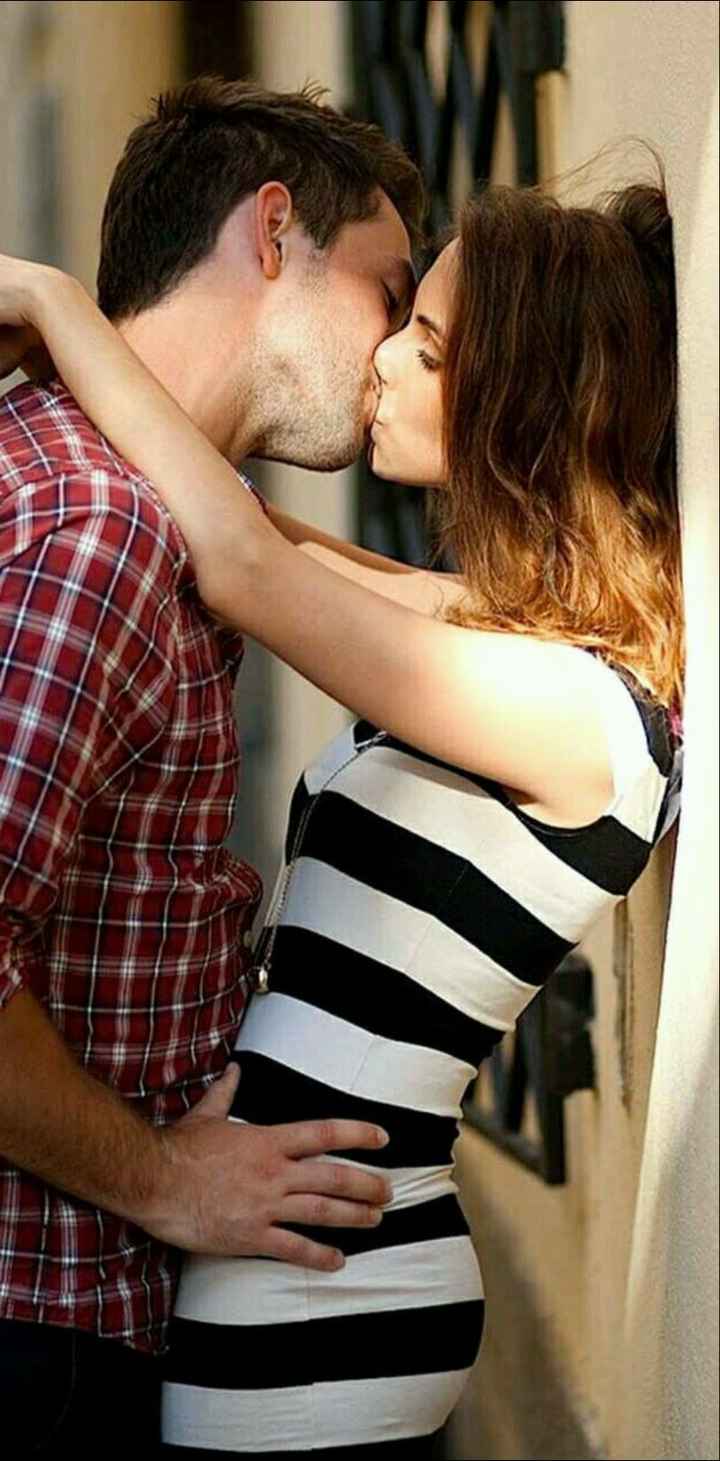 kiss day😘💋 - Rowdy - ShareChat.
